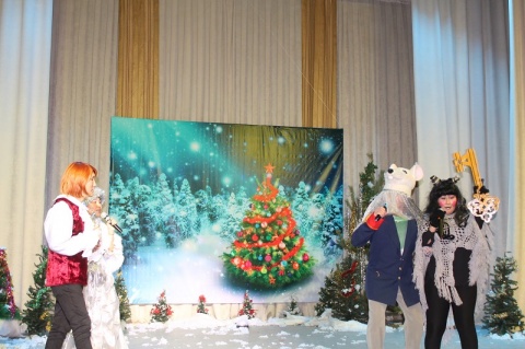 Во Дворце детского творчества прошла новогодняя елка от партии «Единая Россия». Фоторепортаж